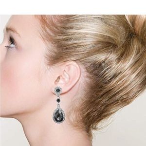 Rhinestone teardrop dark gray stone pierced earrings